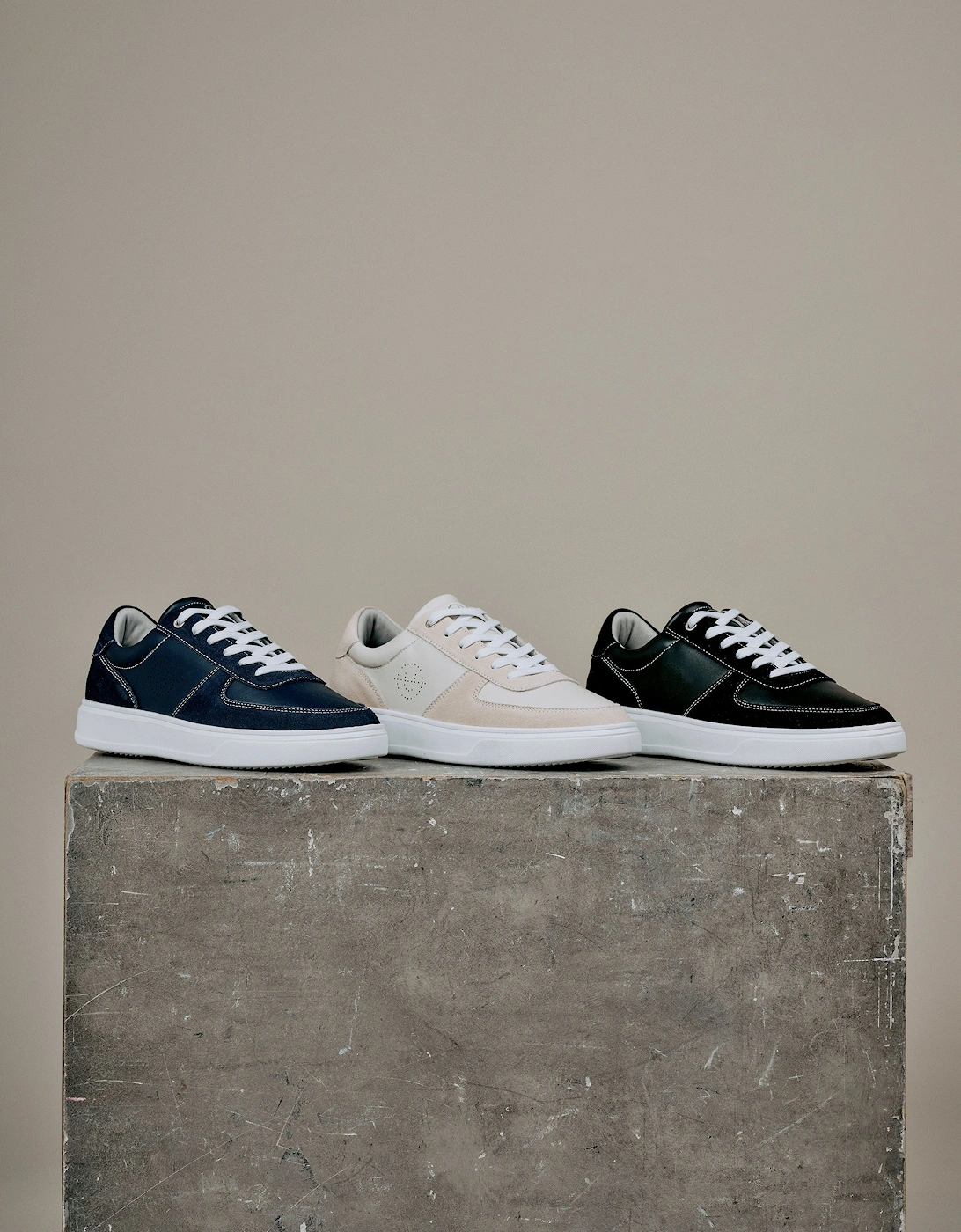 Helier Navy/White