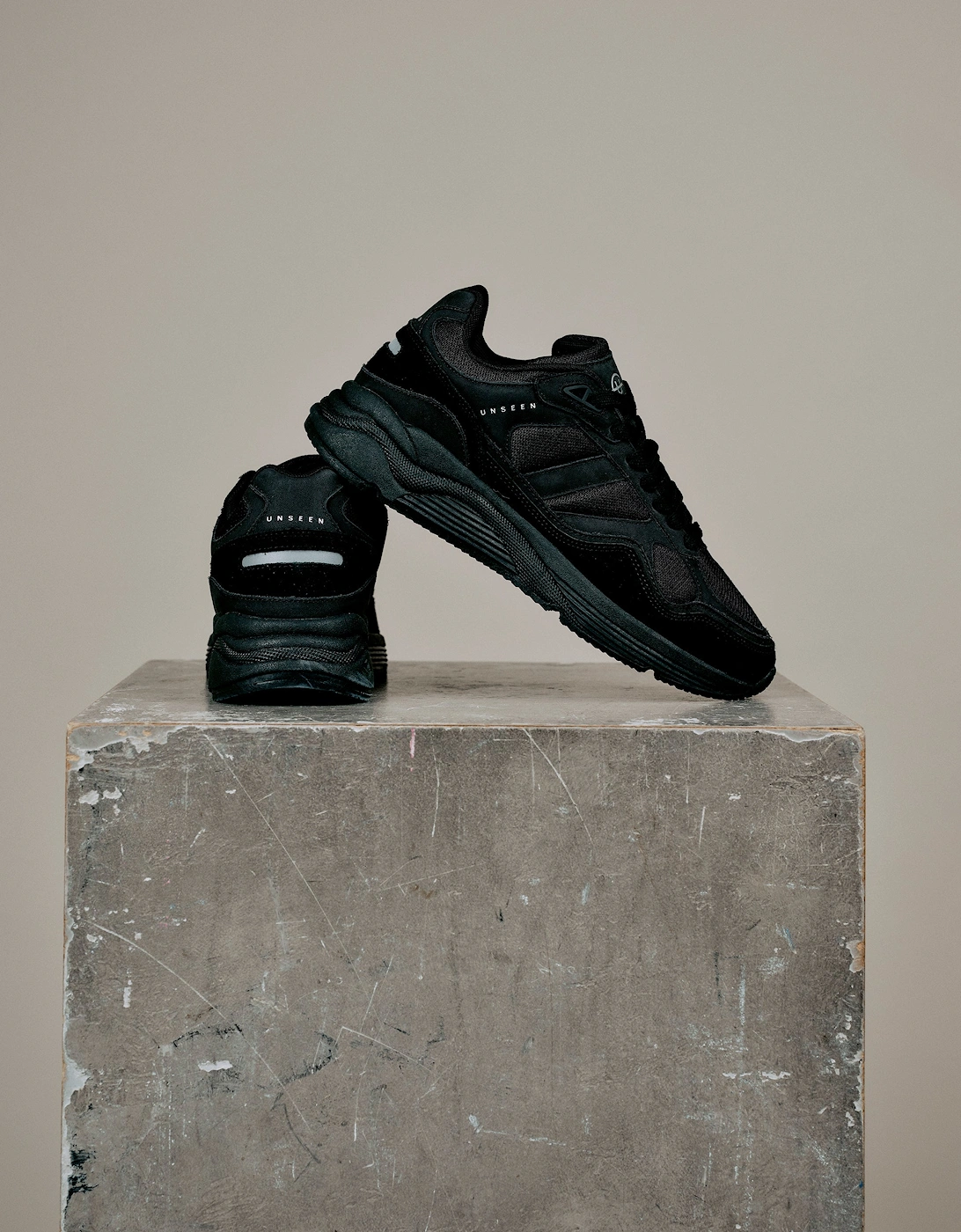Runa Black/Black