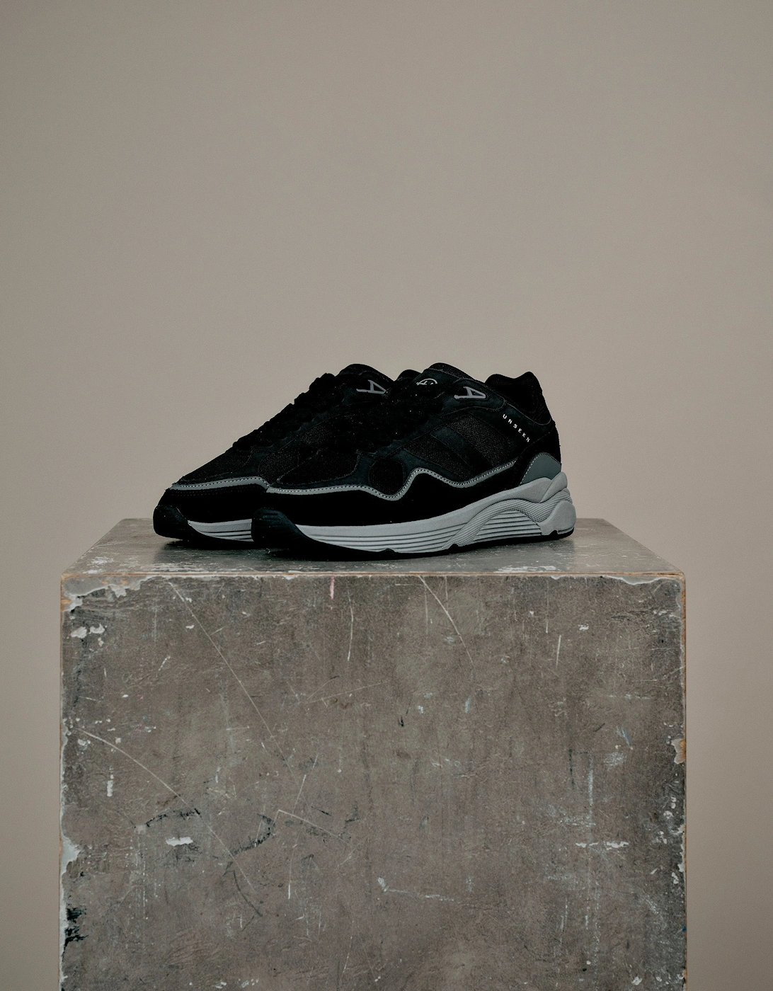 Runa Black/Grey