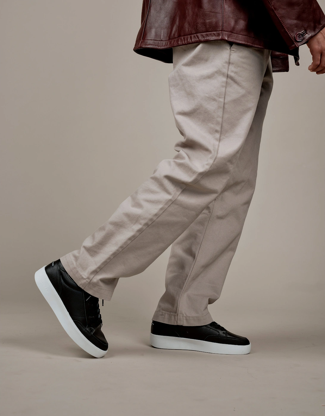 Helier Black/White