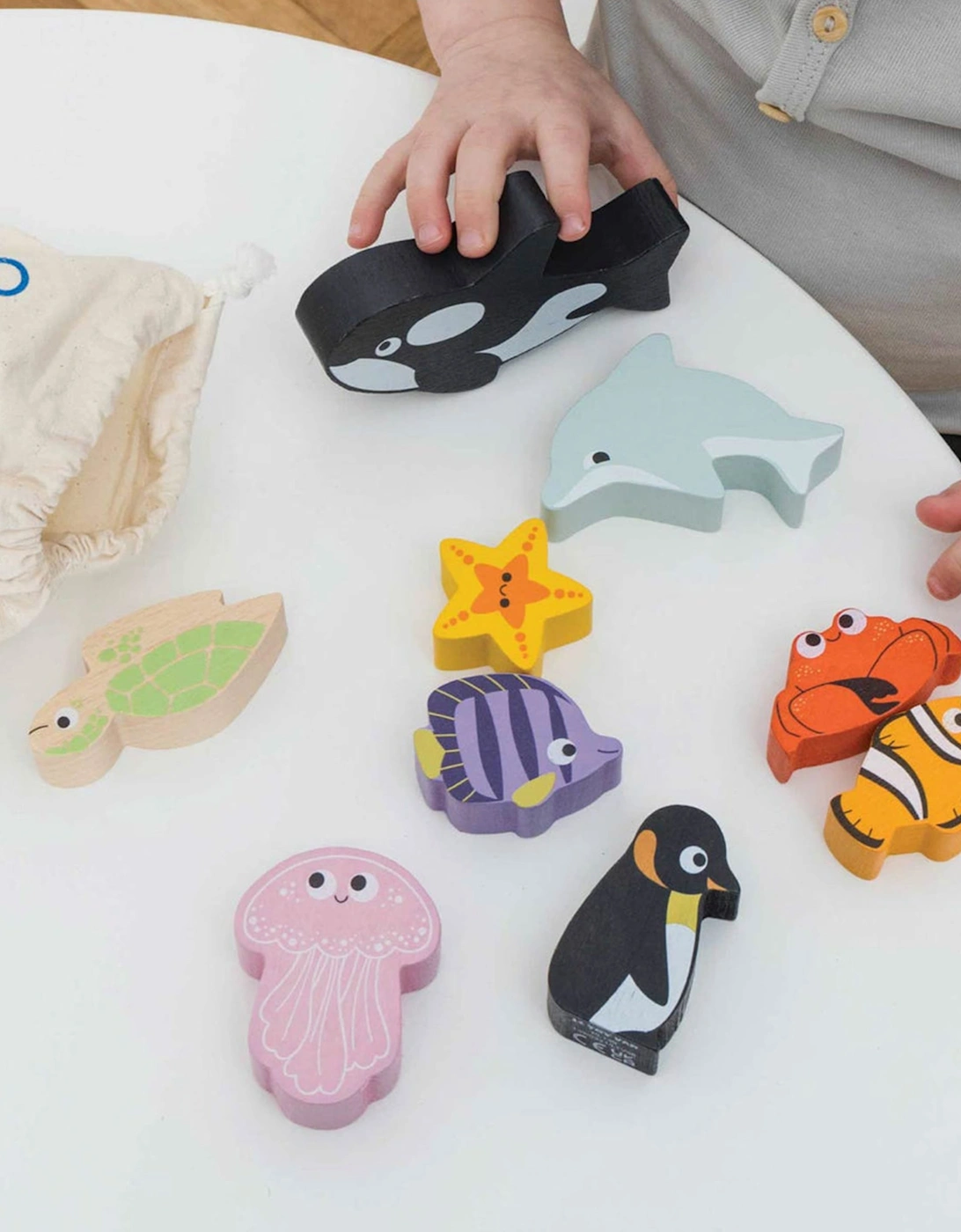 Le Toy Van Ocean Life Stacking Animals & Bag (Bag - W: 17cm H: 22.5cm)
