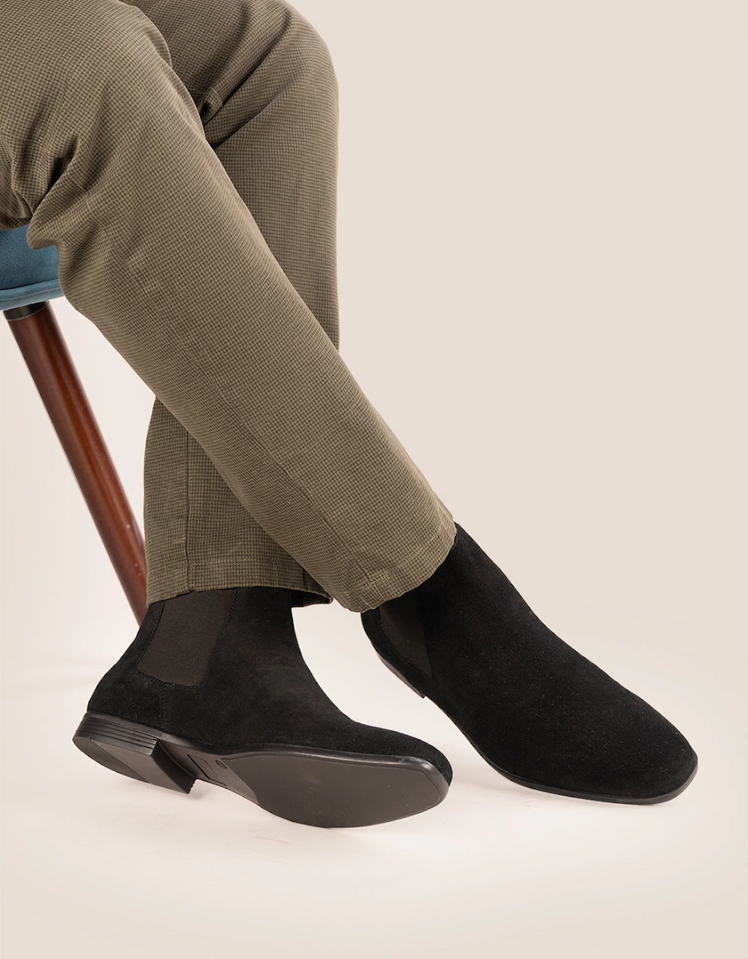 Darwin Black Suede
