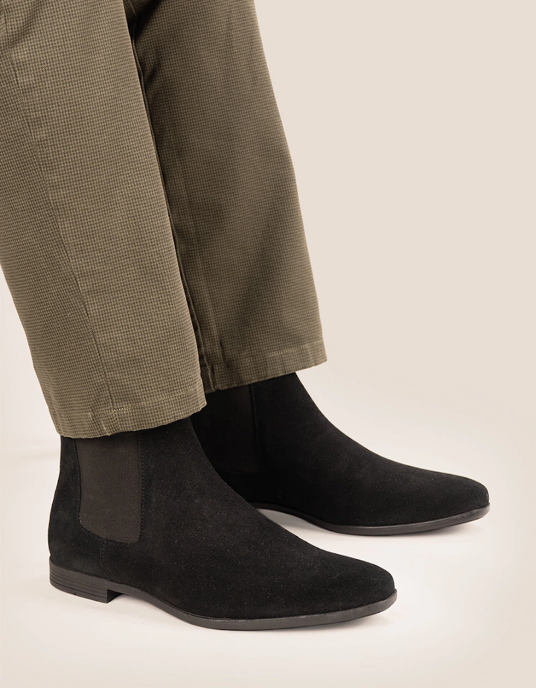 Darwin Black Suede
