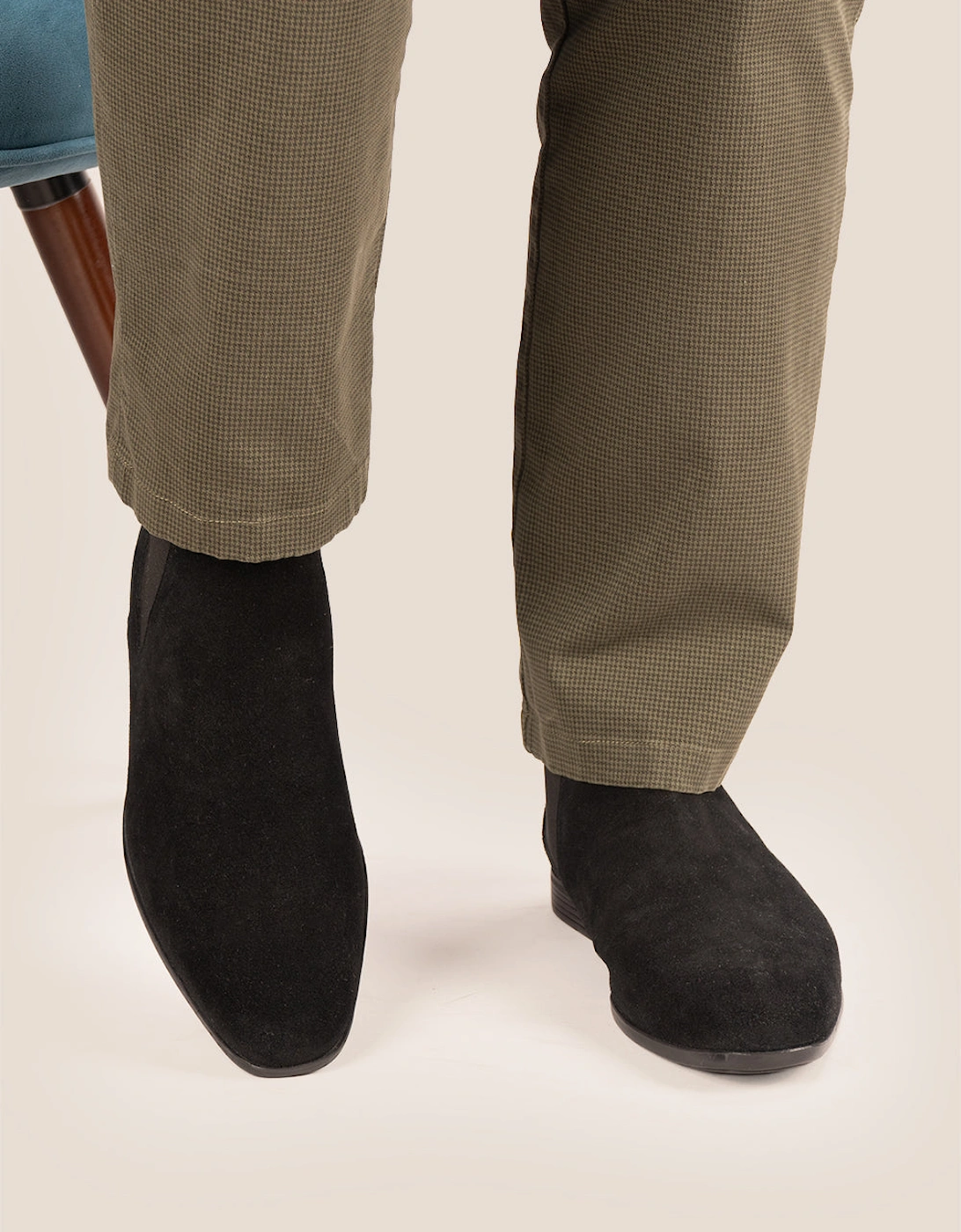 Darwin Black Suede
