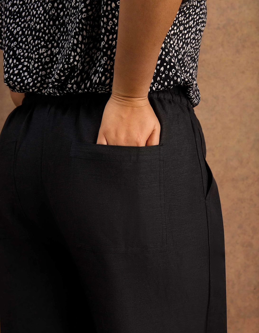 Black Linen Blend Drawstring Cropped Trousers