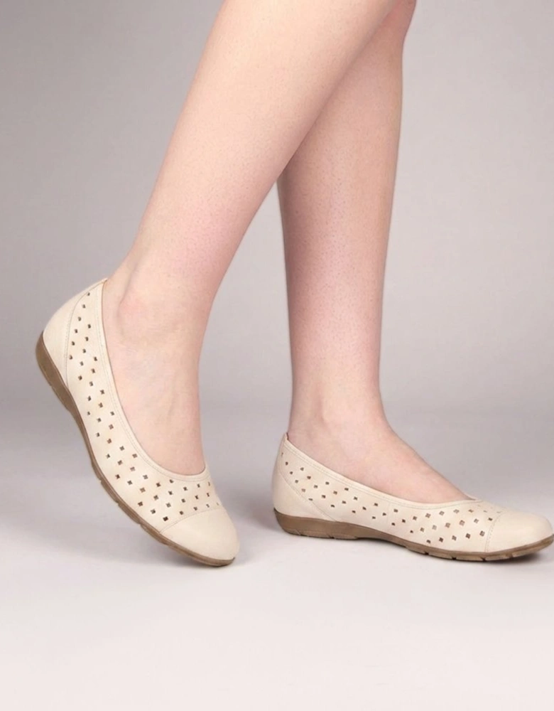 Ruffle Womens Punched Detail Casual Shoes