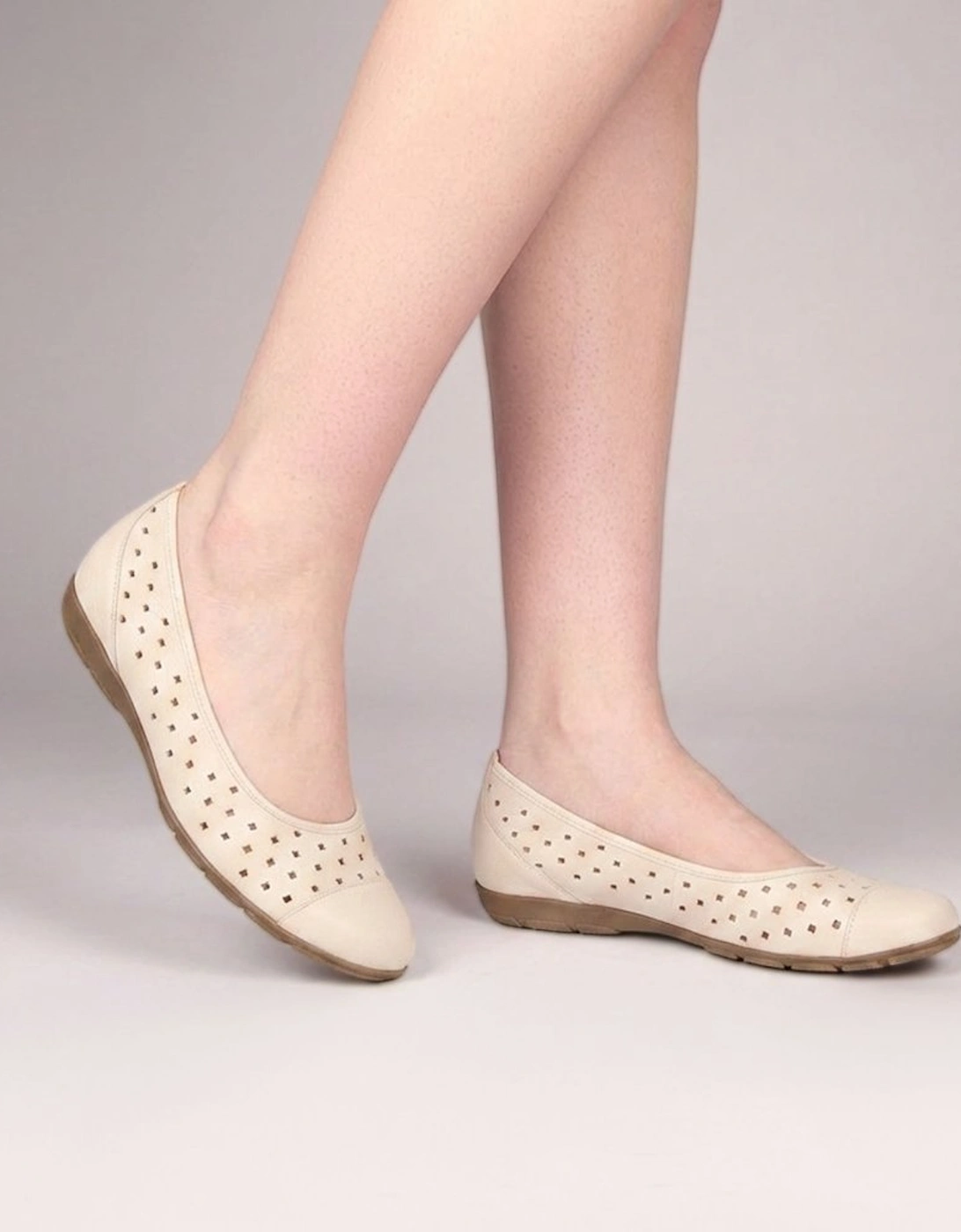 Ruffle Womens Punched Detail Casual Shoes
