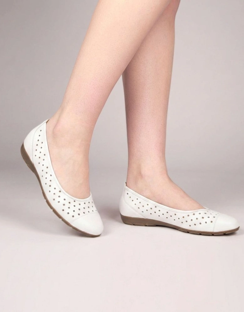 Ruffle Womens Punched Detail Casual Shoes