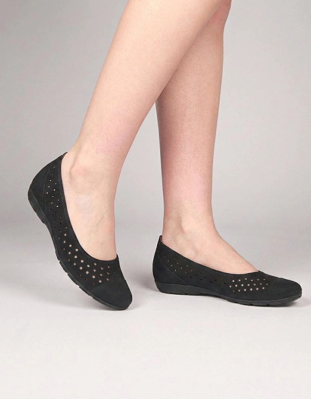 Ruffle Womens Punched Detail Casual Shoes