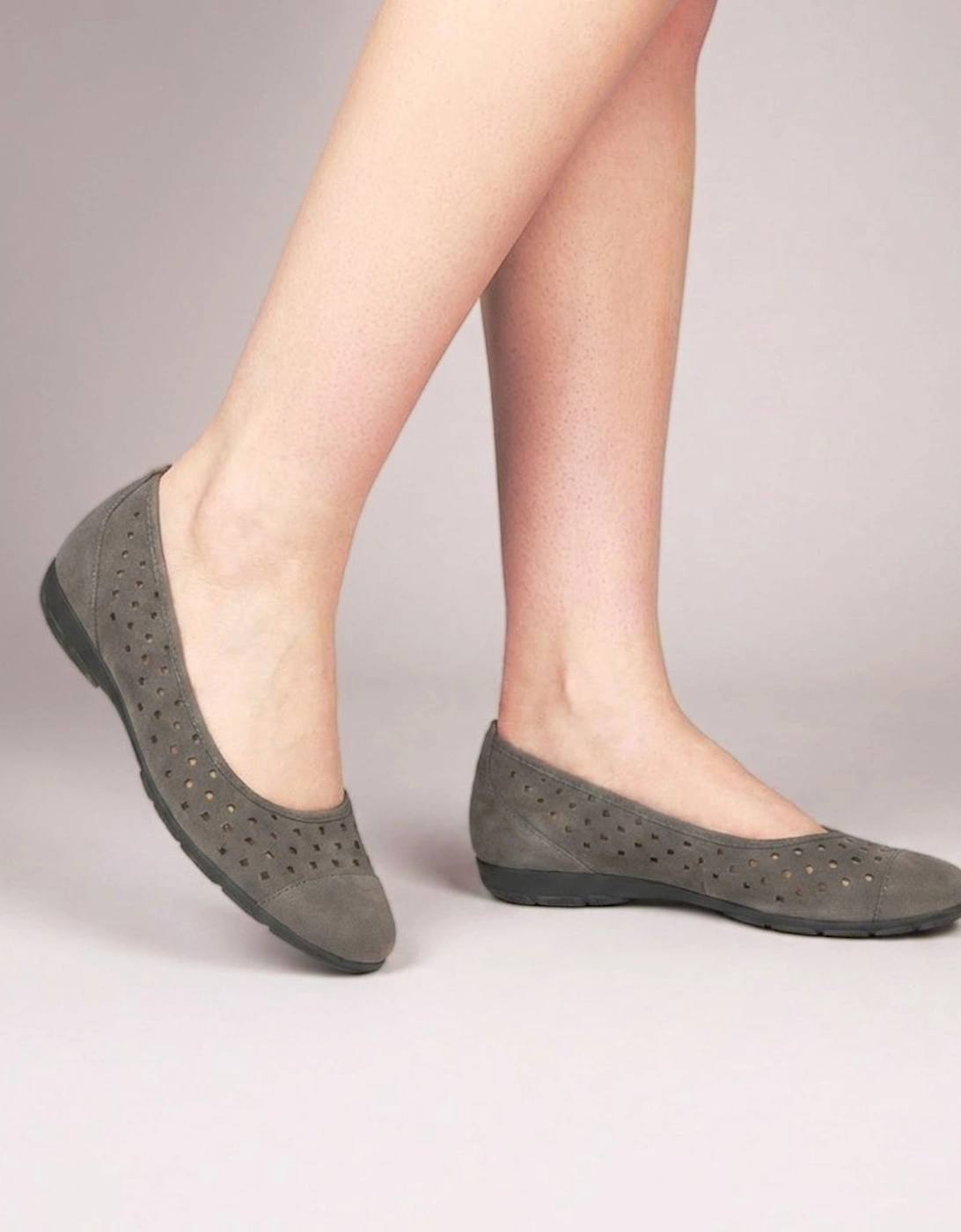 Ruffle Womens Punched Detail Casual Shoes