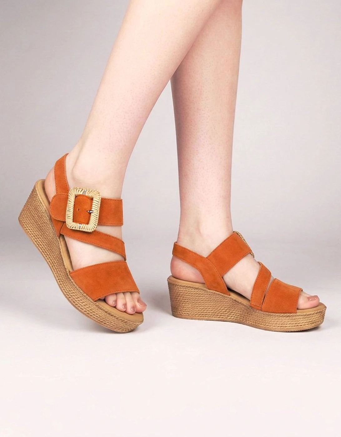 Embrace Womens Wedge Sandal
