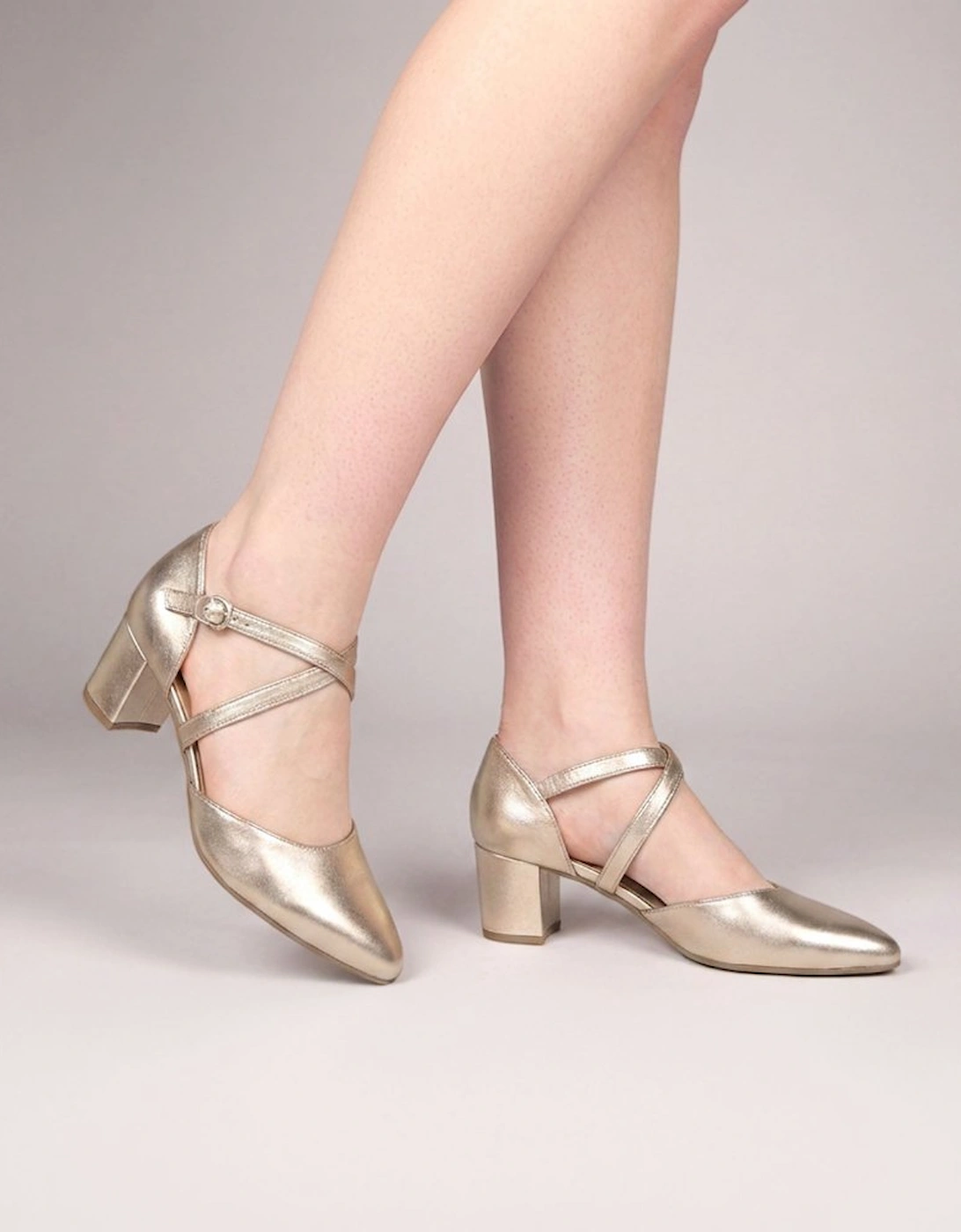 Gisele Womens Open Court Shoes