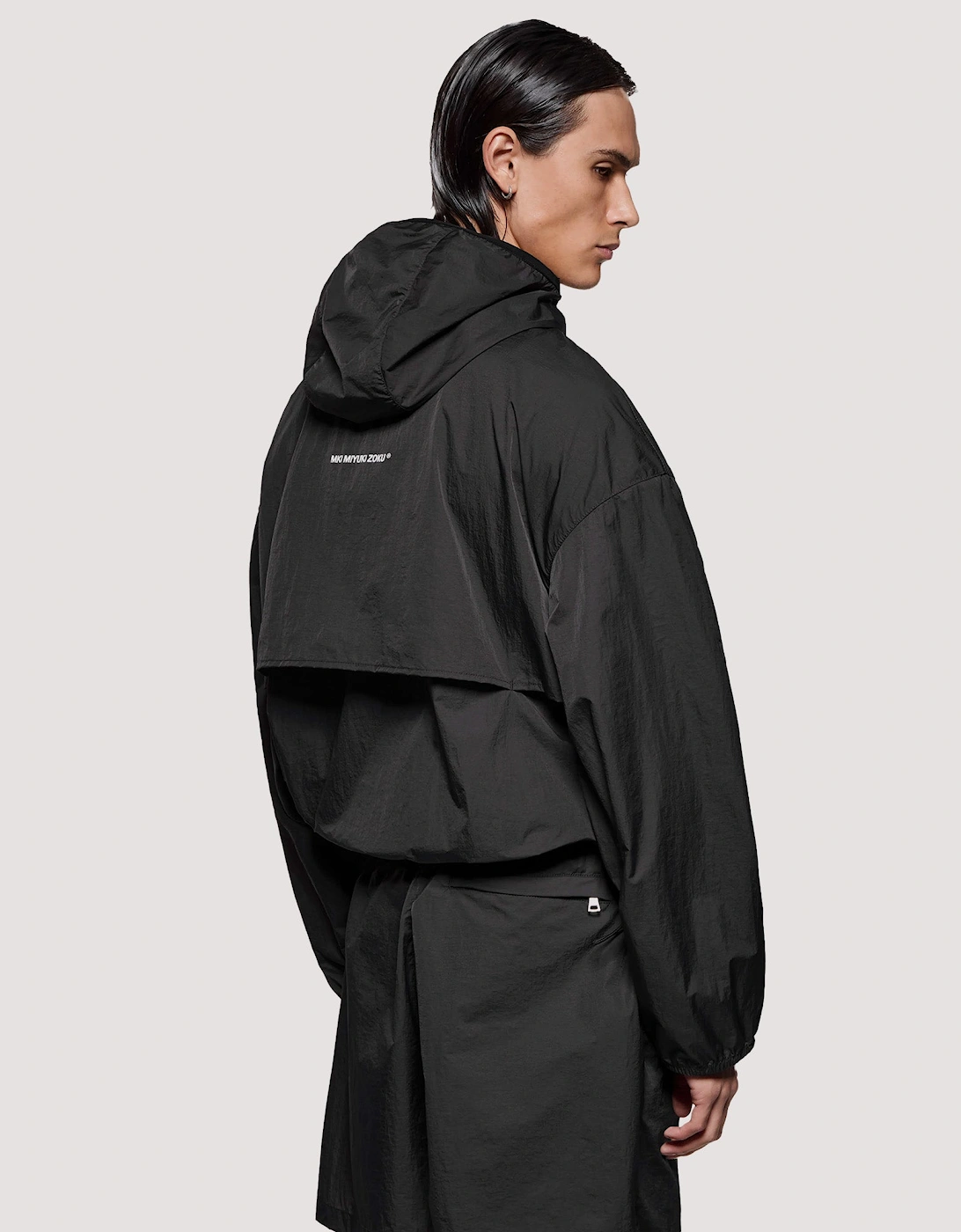 Box Fit Hyperlight Hooded Wind Jacket