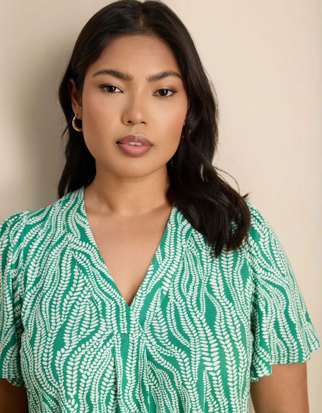 Green Linear Leaf Print V-Neck Flutter Sleeve Jersey Top