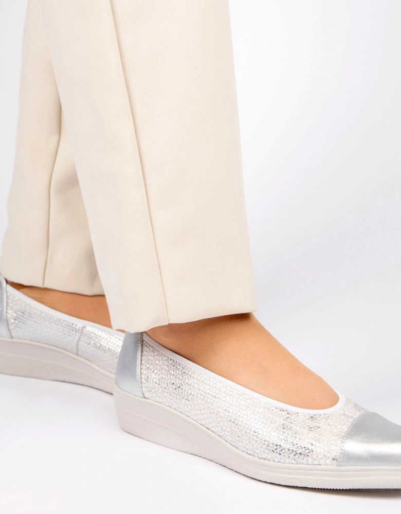 Petunia Womens Accent Low Heeled Pumps