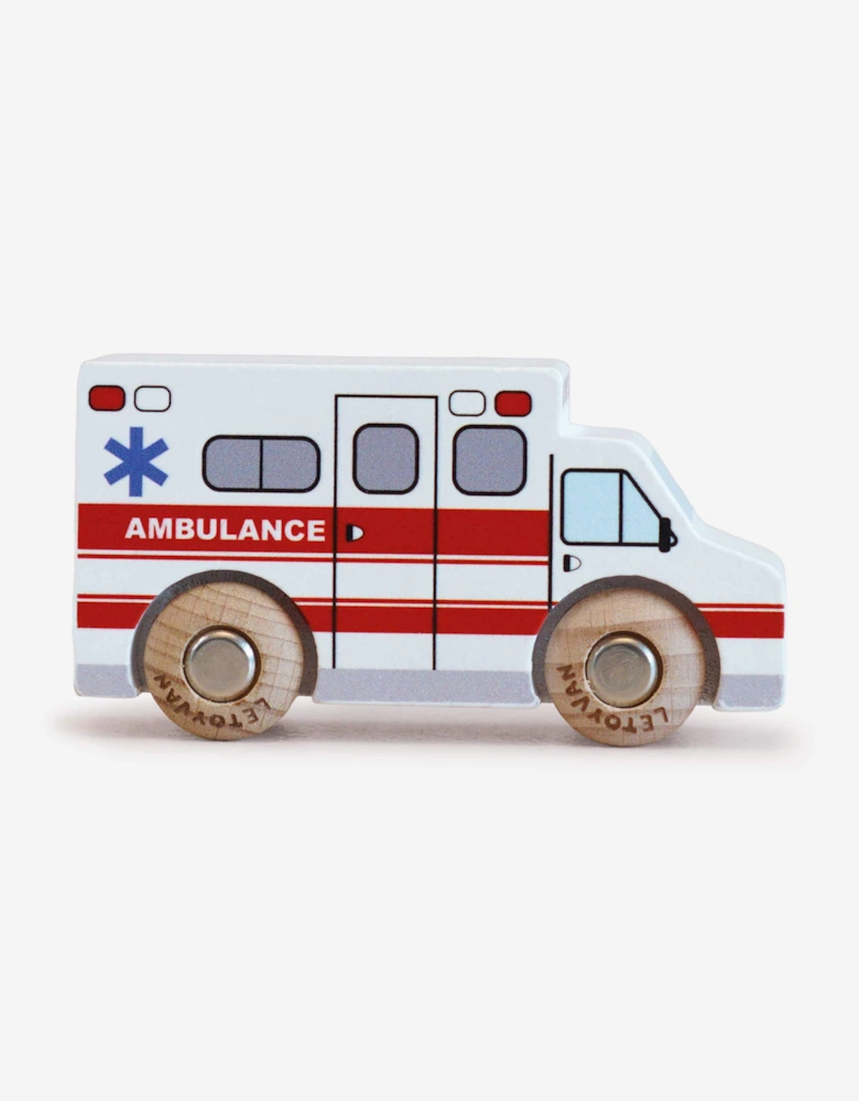 Le Toy Van GT265 Lance Wooden Toy Amublance in White (W:9cm x D:3cm x H:5cm)