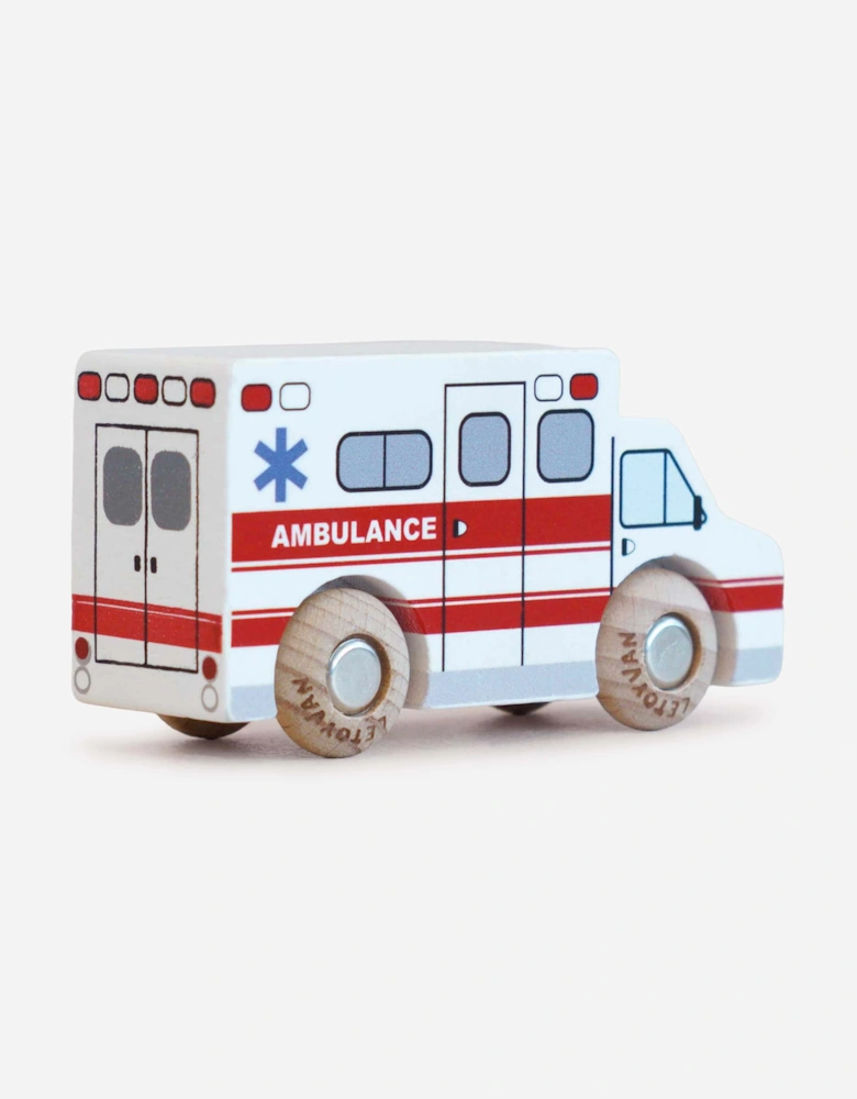 Le Toy Van GT265 Lance Wooden Toy Amublance in White (W:9cm x D:3cm x H:5cm)