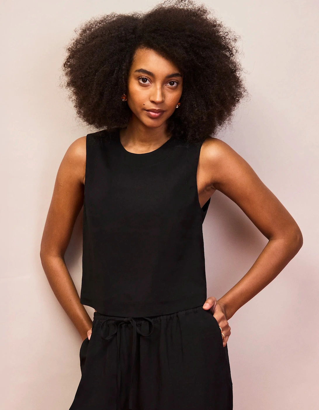 Black Twist Back Shell Top With Linen