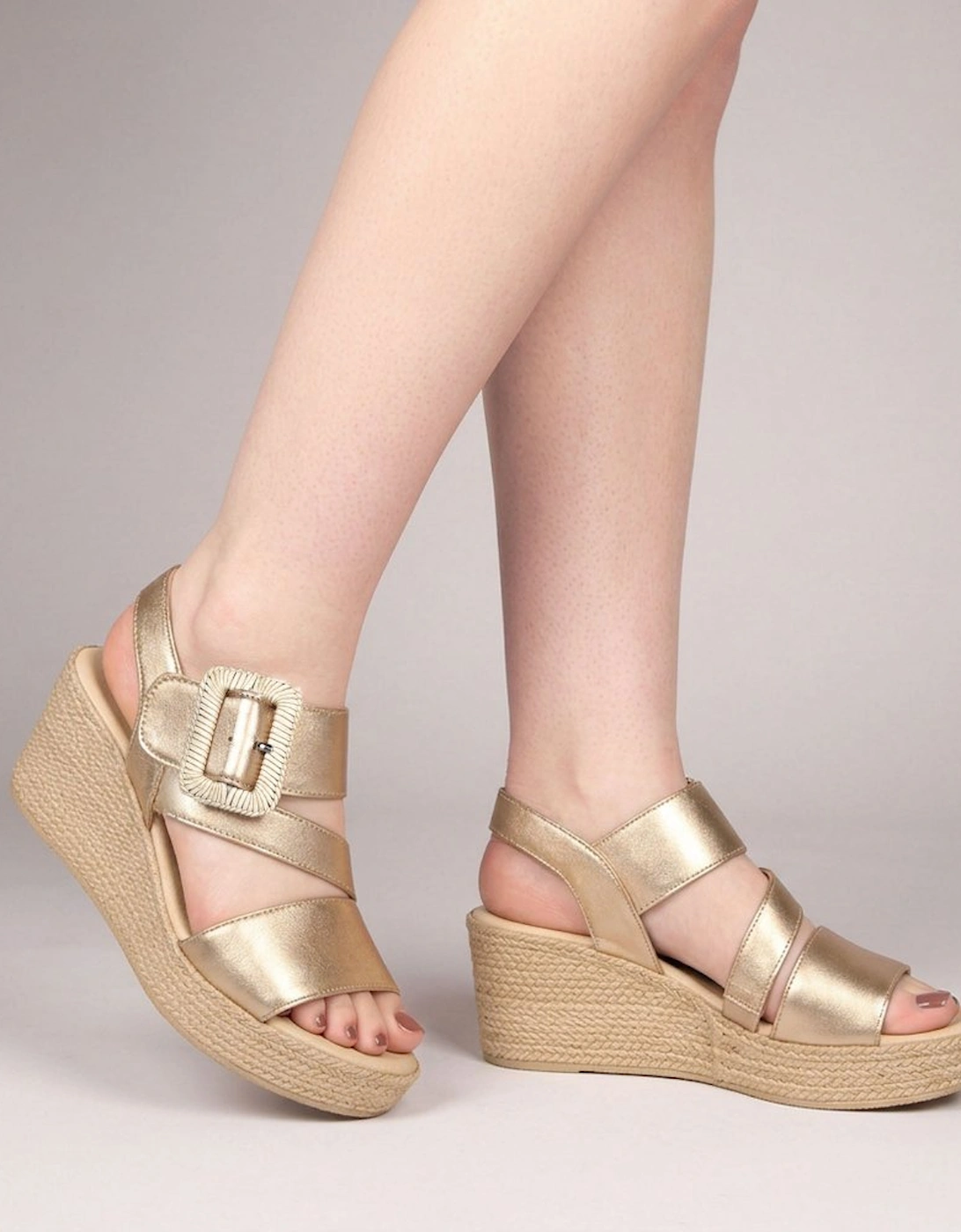 Embrace Womens Wedge Sandal