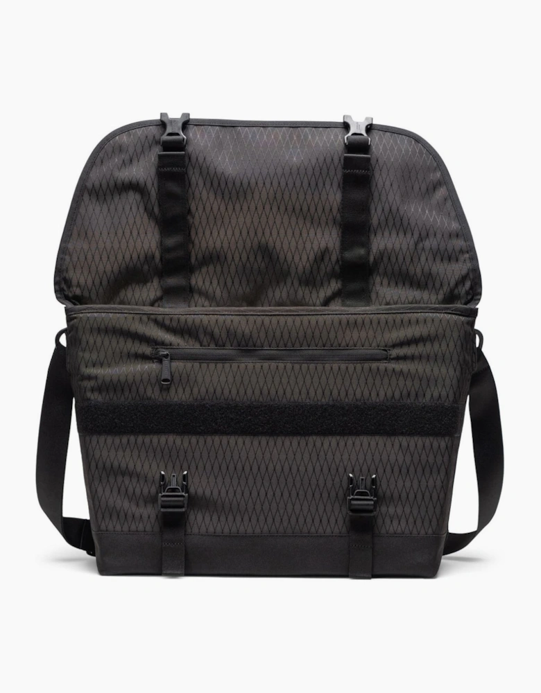 Cove Large Messenger Bag