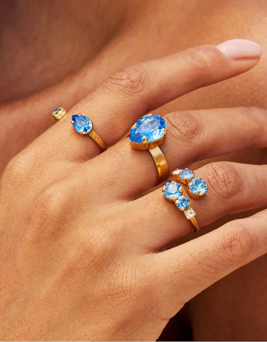 Halo ring in blue