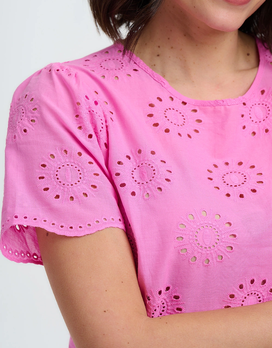 Bonita broderie anglais top