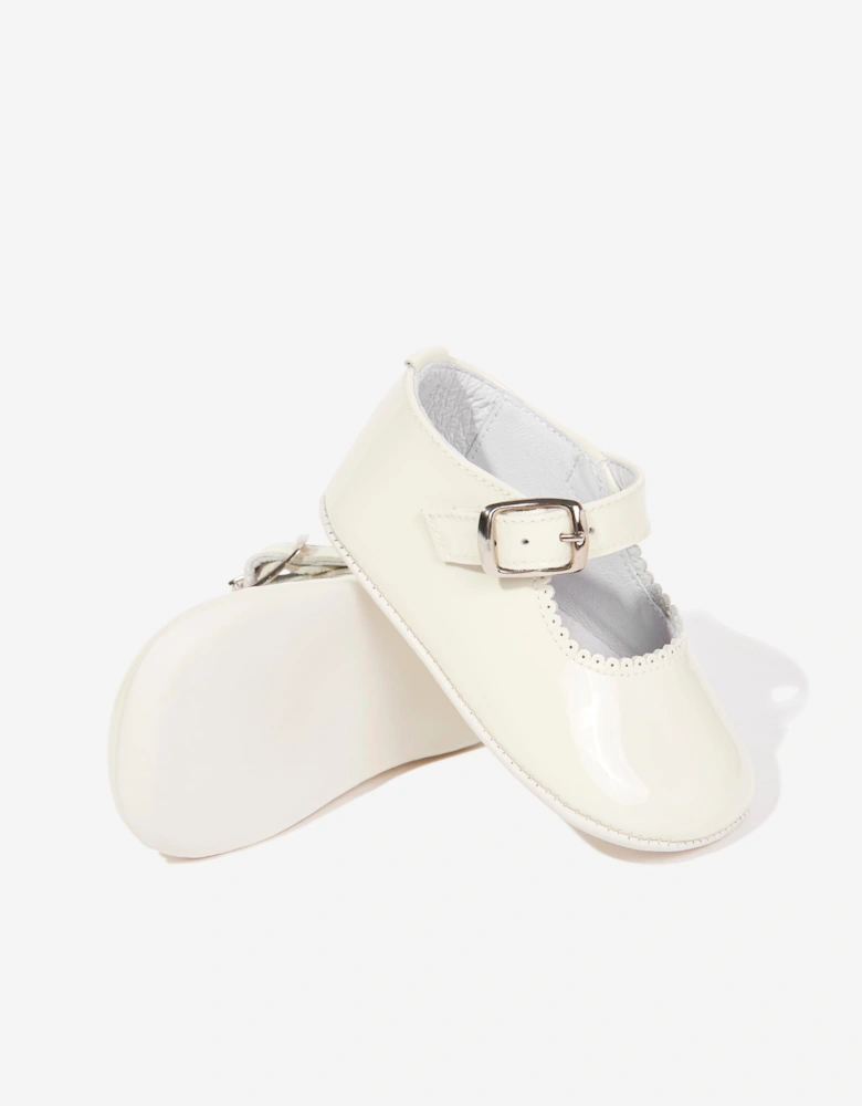 Andanines Baby Girls Patent Scallop Edge Pumps in Ivory
