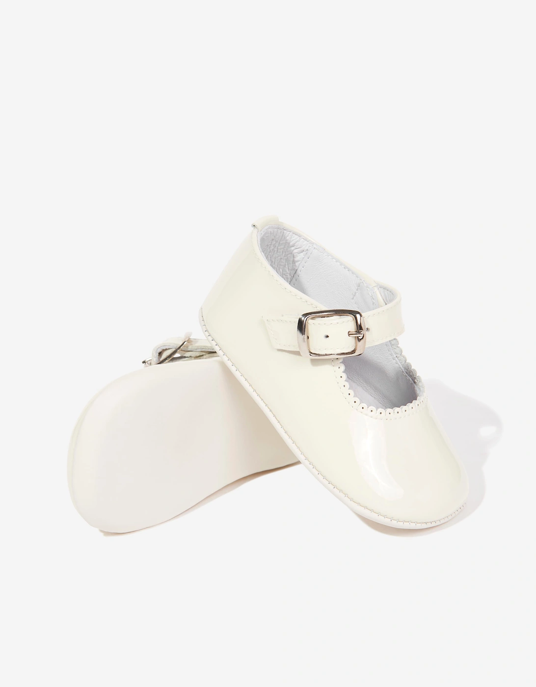 Andanines Baby Girls Patent Scallop Edge Pumps in Ivory