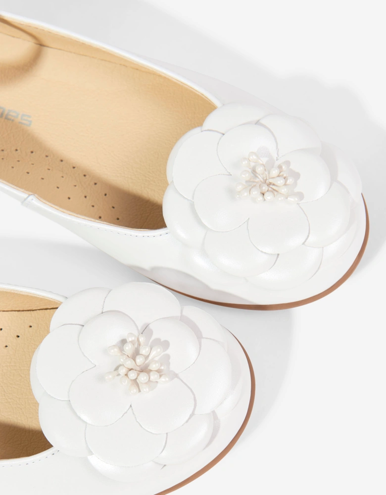 Andanines Girls Leather Ankle Strap Flower Pumps in White