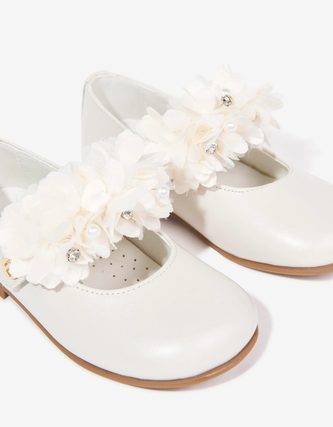 Andanines Girls Leather Flower Pumps in Ivory