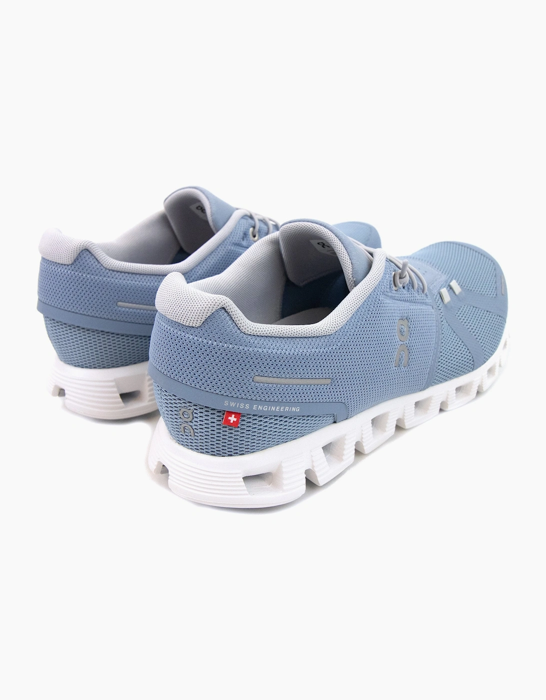 On Running Cloud 5 Running Trainer Chambray/white