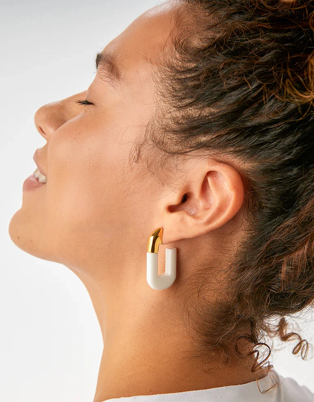 Lorde earrings in white