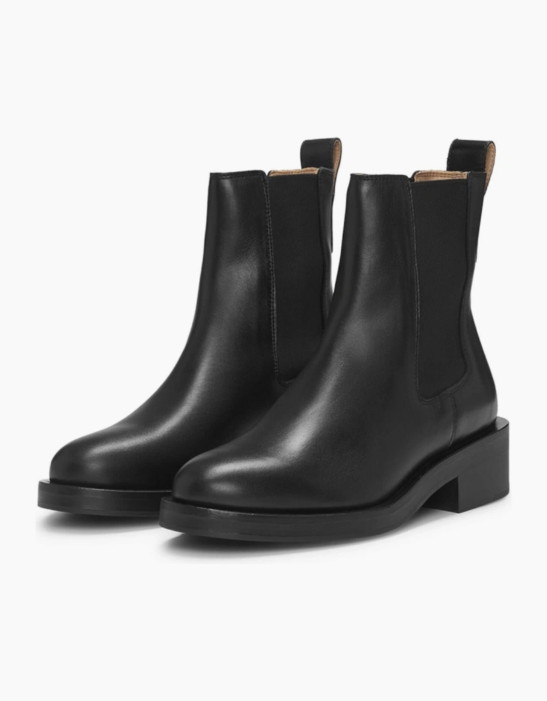 Iryna Boot