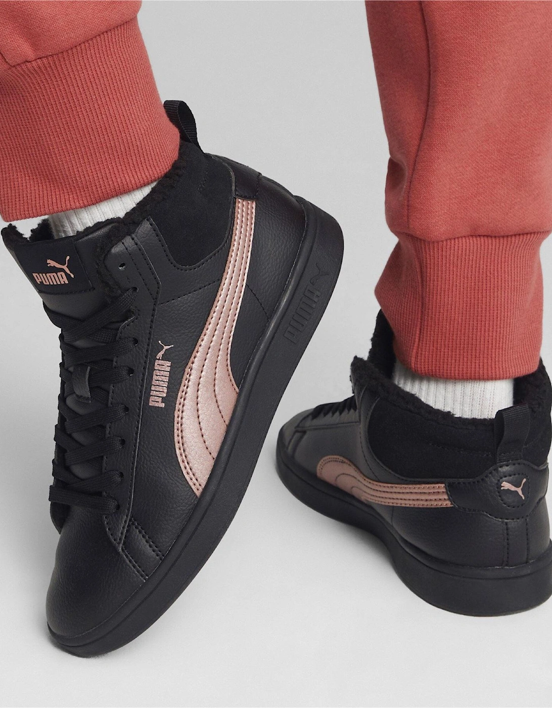 Smsh Mid Wtr Low Top Trainers