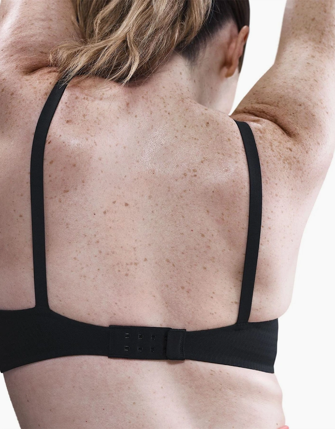 Alate Scoop Neck Spaghetti Strap Sports Bra