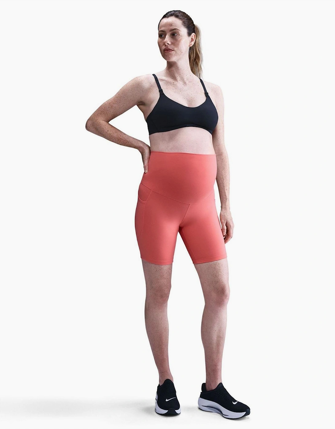 Alate Scoop Neck Spaghetti Strap Sports Bra