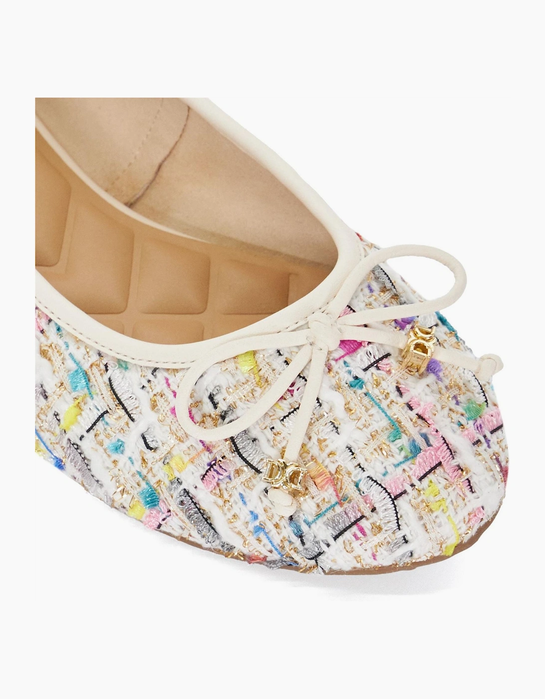Lo Hallo Textured Flats Pumps