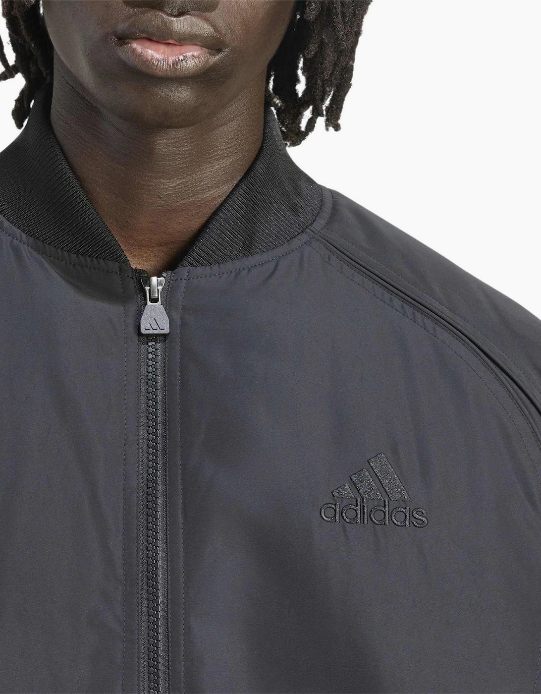 Teamgeist Solid Patterned Zipped Pocket Mock Neck Ribbed Cuff Bomber Jacket