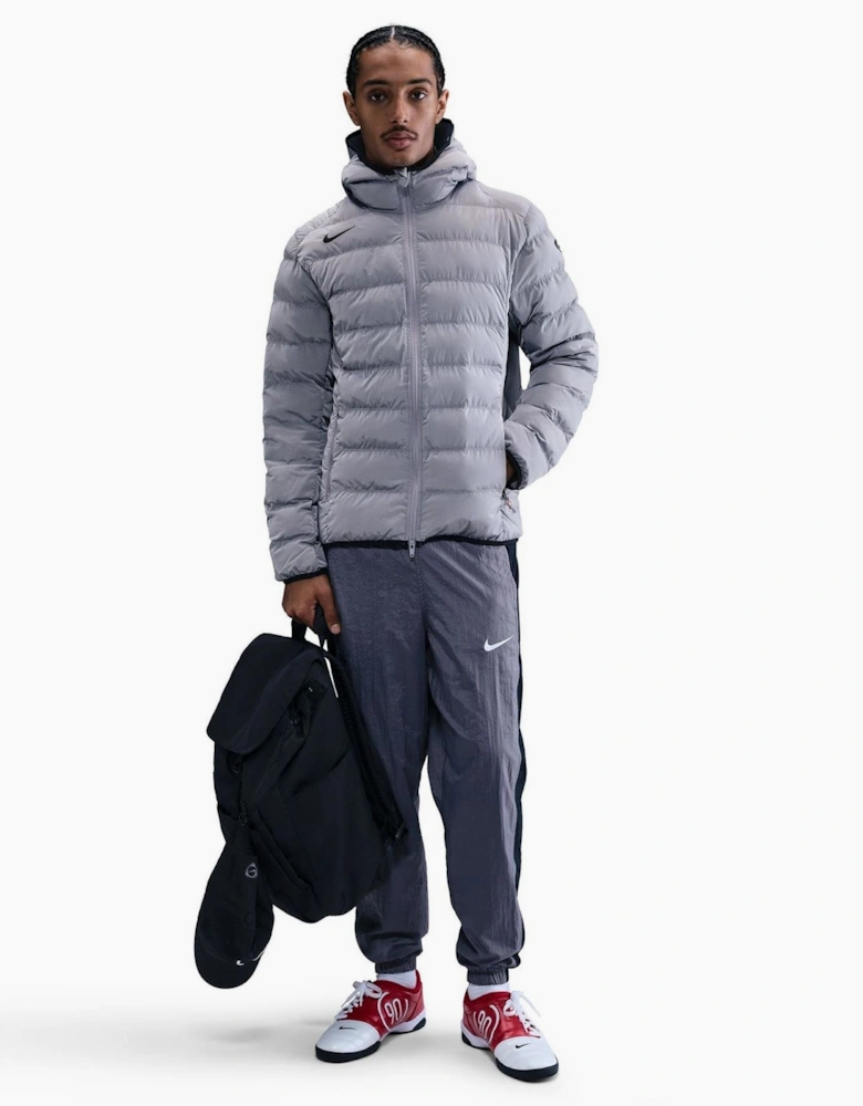 Solid Patterned Zipped Pocket Hooded Woven Cuff Puffer Jacket