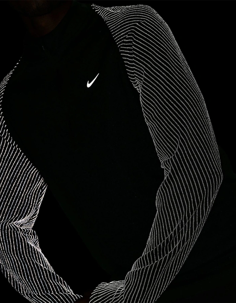 M Nk Df Reflect