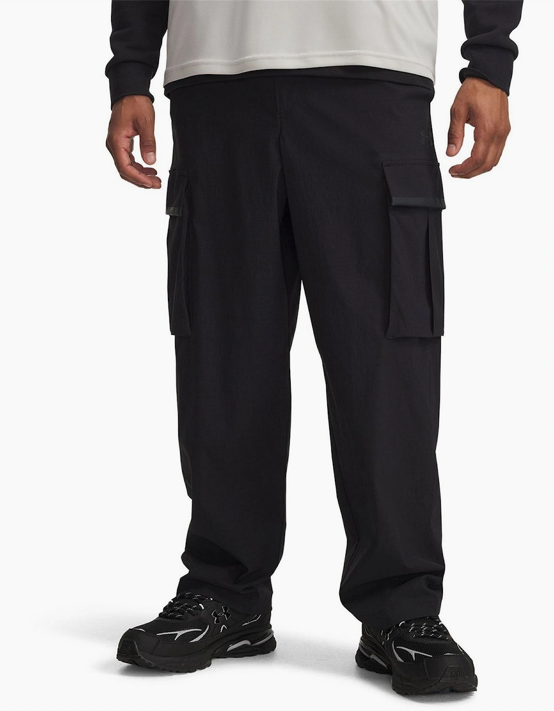 Under Armour Men's Black Unstpble Txtr Wvn - Size 31/30