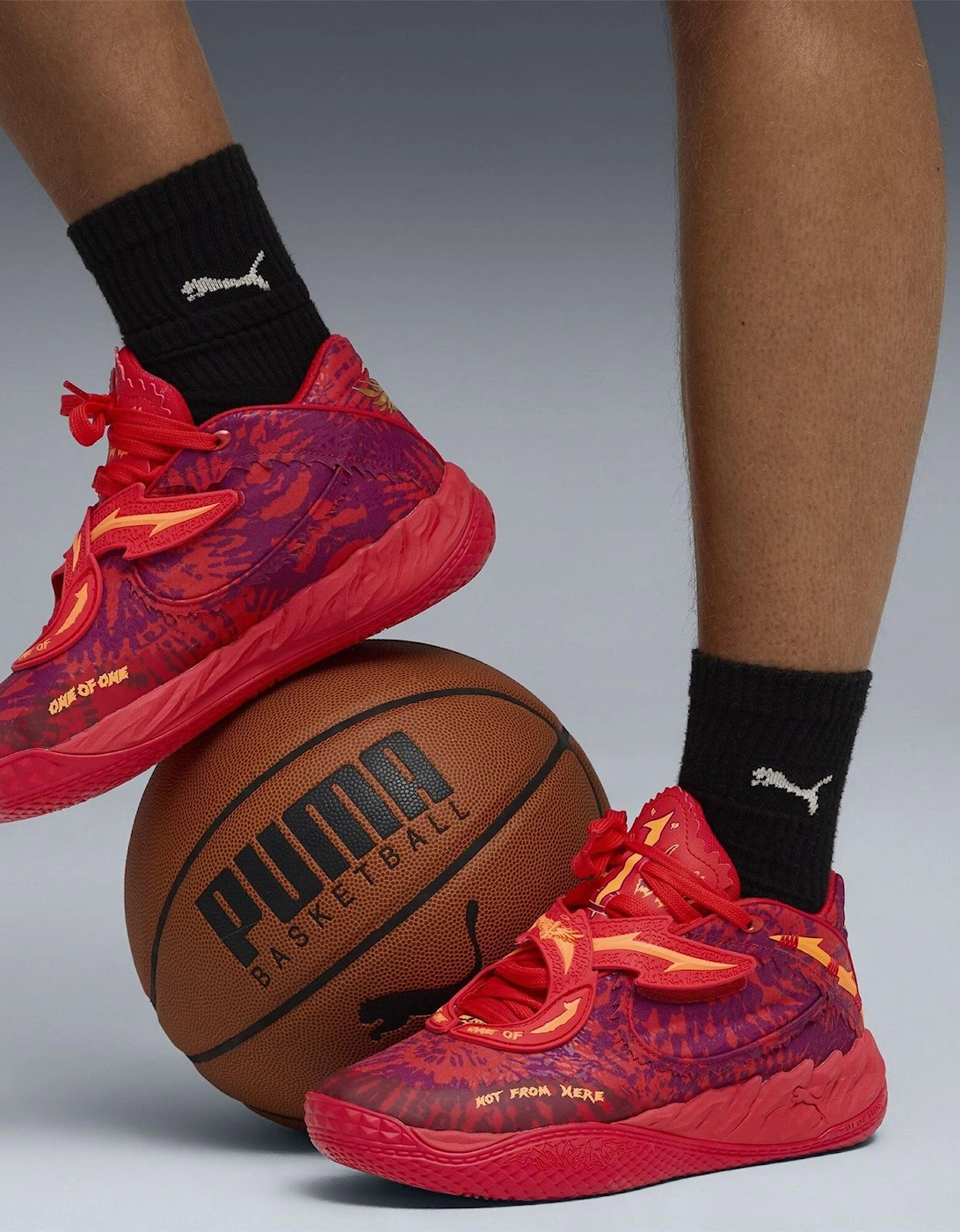 Mb.05 Crowd Surf Basketball Trainers