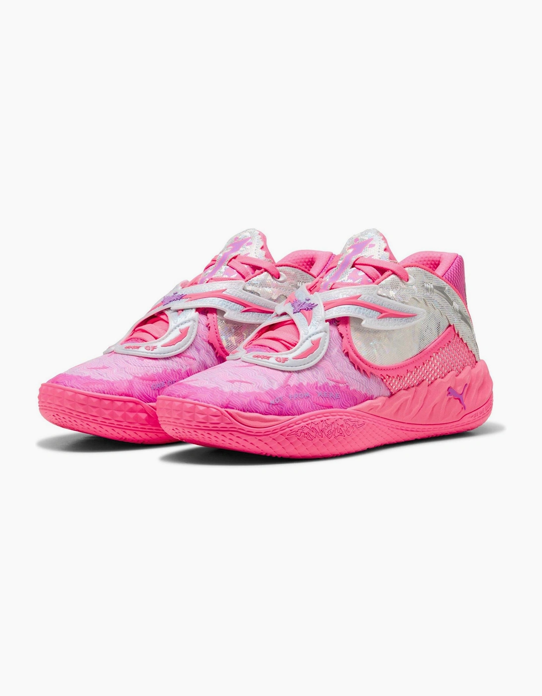 Mb.05 World Tour Basketball Trainers
