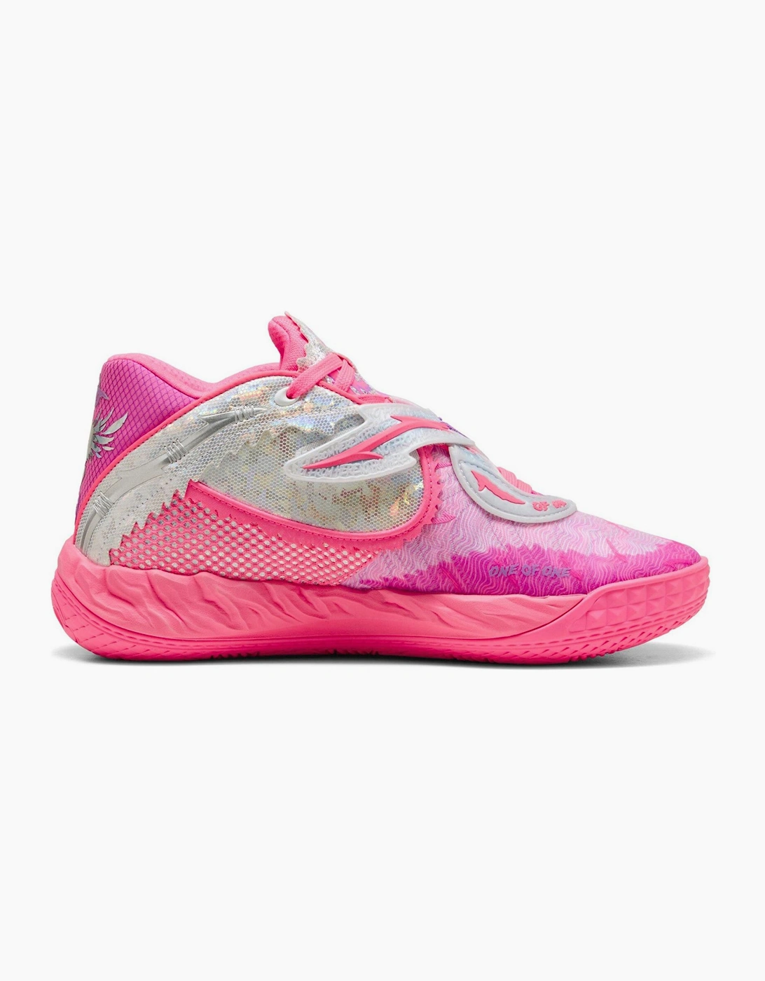 Mb.05 World Tour Basketball Trainers