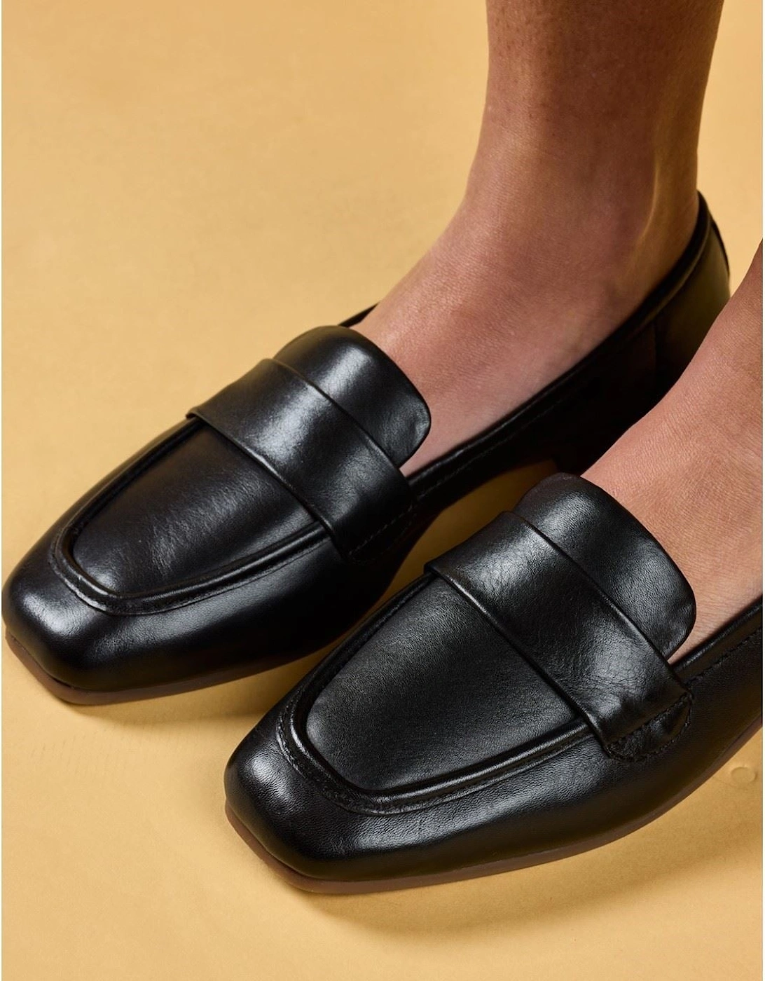 Hush Puppies Sutton Leather Women's Black Loafers