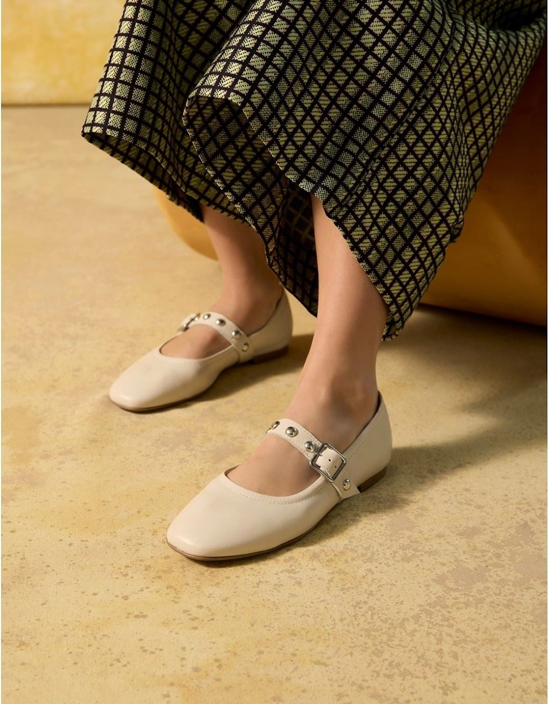 Hush Puppies Charlene Stud Ballerina Leather Women's Ivory Flats