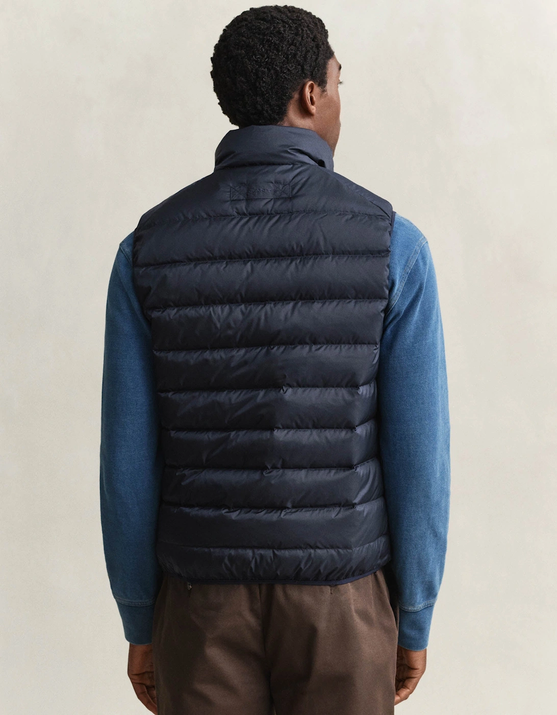 GANT Mens Light Down Shield Logo Gilet - 433 Evening Blue