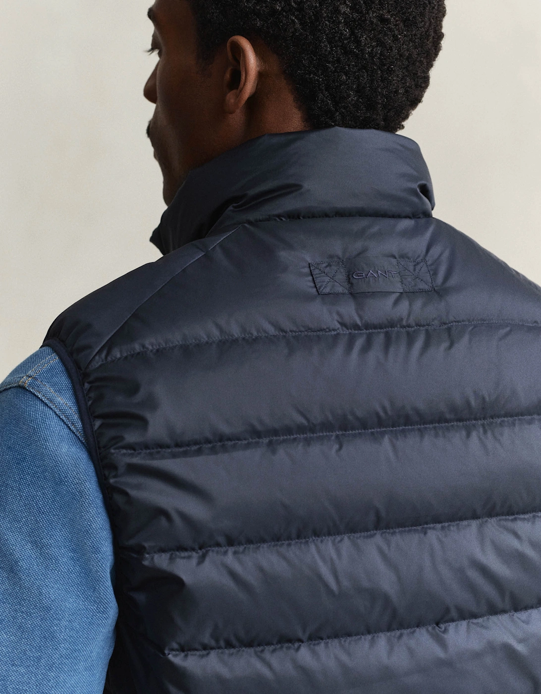 GANT Mens Light Down Shield Logo Gilet - 433 Evening Blue