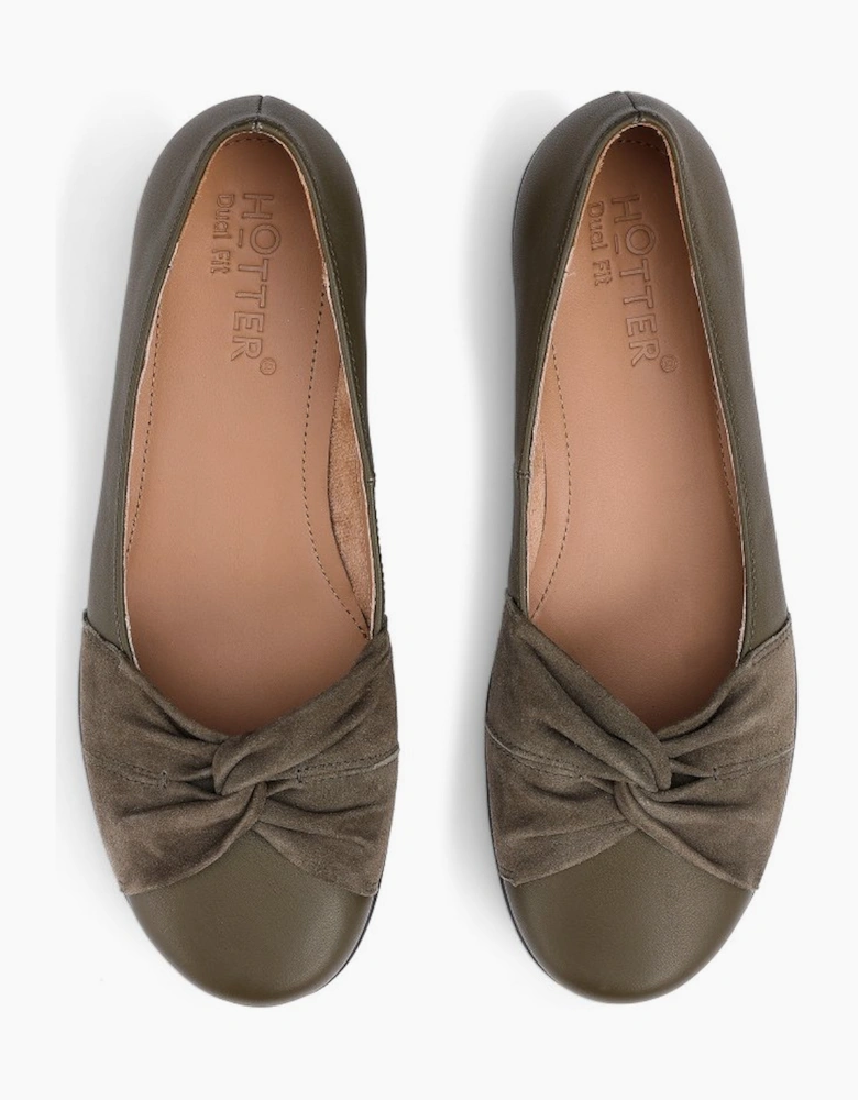 Lark Womens Wide Fit Shoes