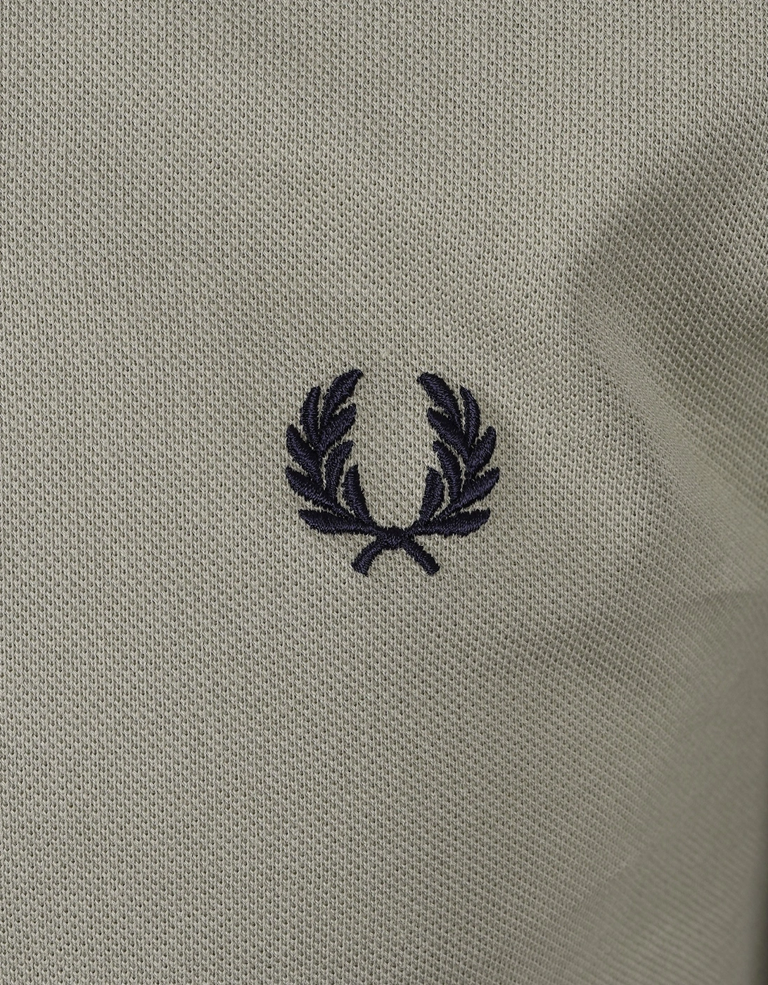 FRED PERRY TWIN TIPPED POLO SEAGRASS/ ECRU/ DARK AIRFORCE